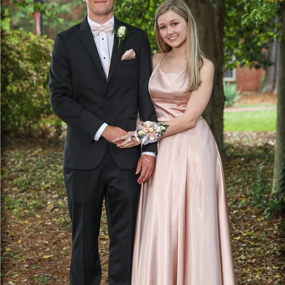 Betsy & Adam size 6 full length formal in blush pink- dry cleaned - Picture 8 of 8